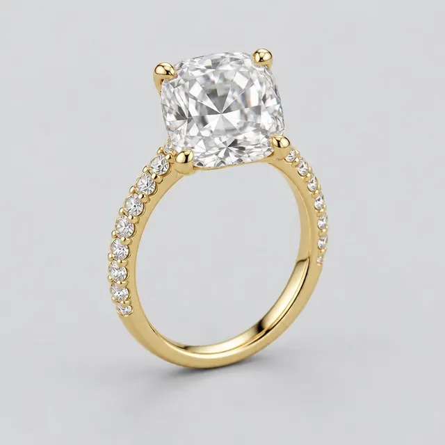 Cushion Pavé · Yellow Gold